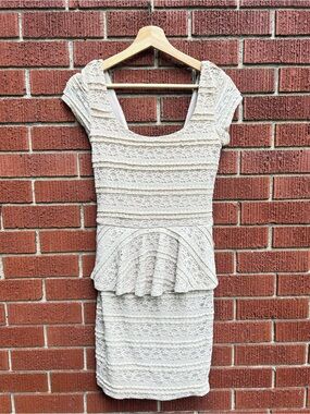 Love Reign Cream Lace Peplum Mini Dress Size S Smocked Bodice Cap Sleeve
